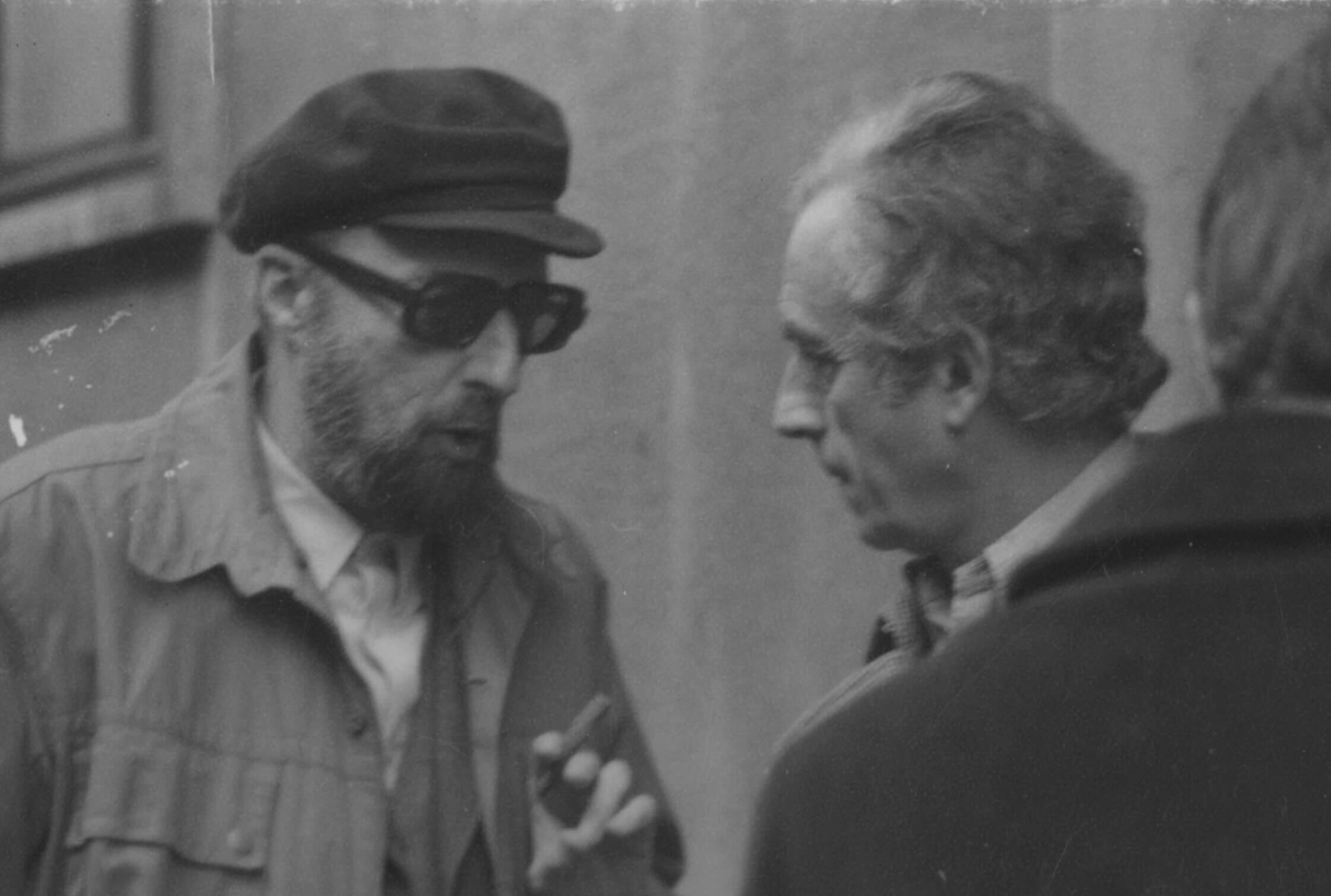 Ugo Casiraghi e Michelangelo Antonioni, Mostra internazionale del Nuovo Cinema di Pesaro, 1975 - fondo Luciana Mulas, Museo Nazionale della Fotografia Cinefotoclub Brescia.